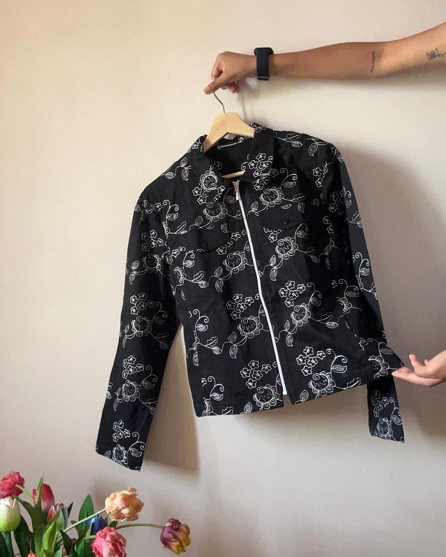 Vintage All Floral Embroidered Denim Shaket With Front Zipper Closer