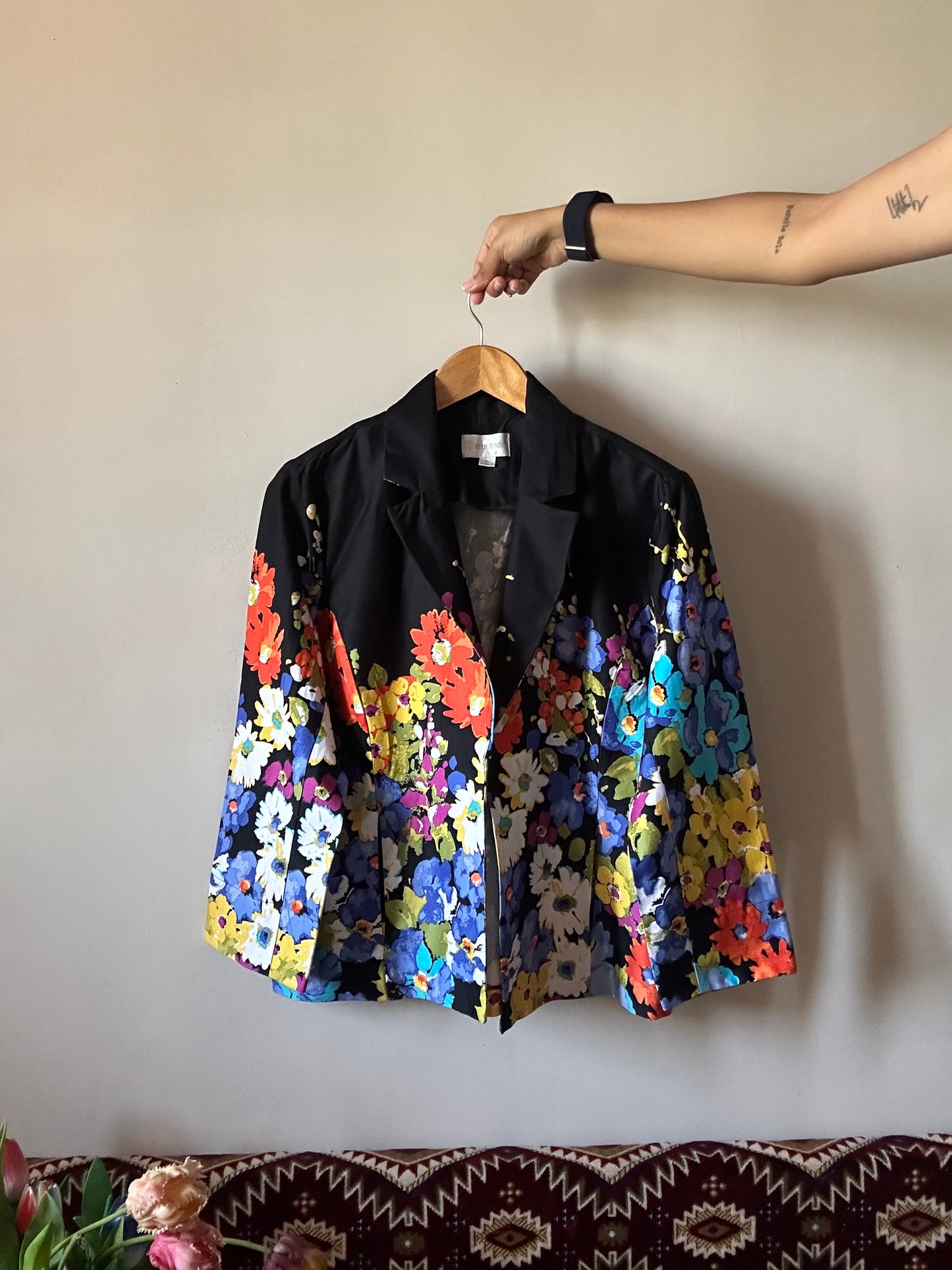 Erin London Vintage One Hook Closer Floral Print Shaket