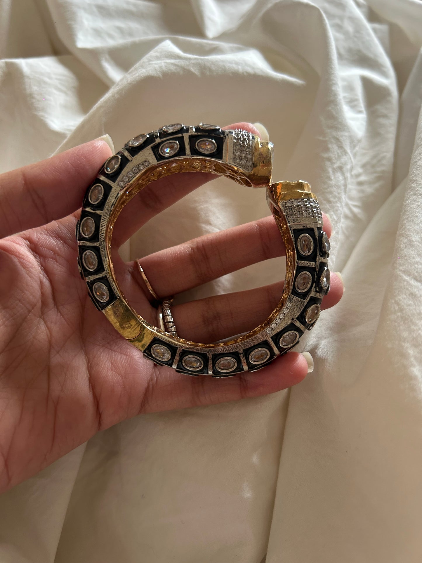 Zarkan stone diamond setting bracelet