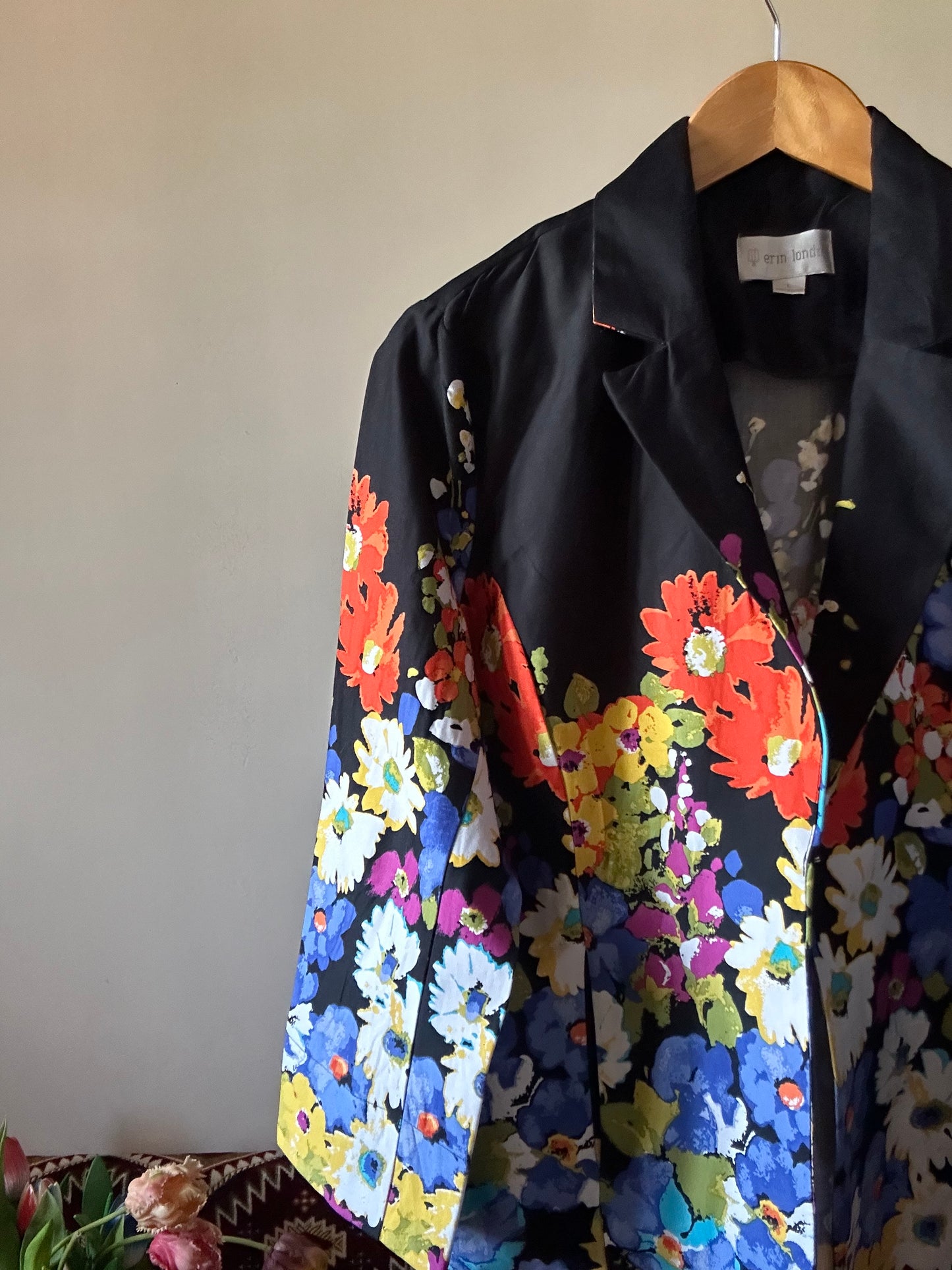 Erin London Vintage One Hook Closer Floral Print Shaket