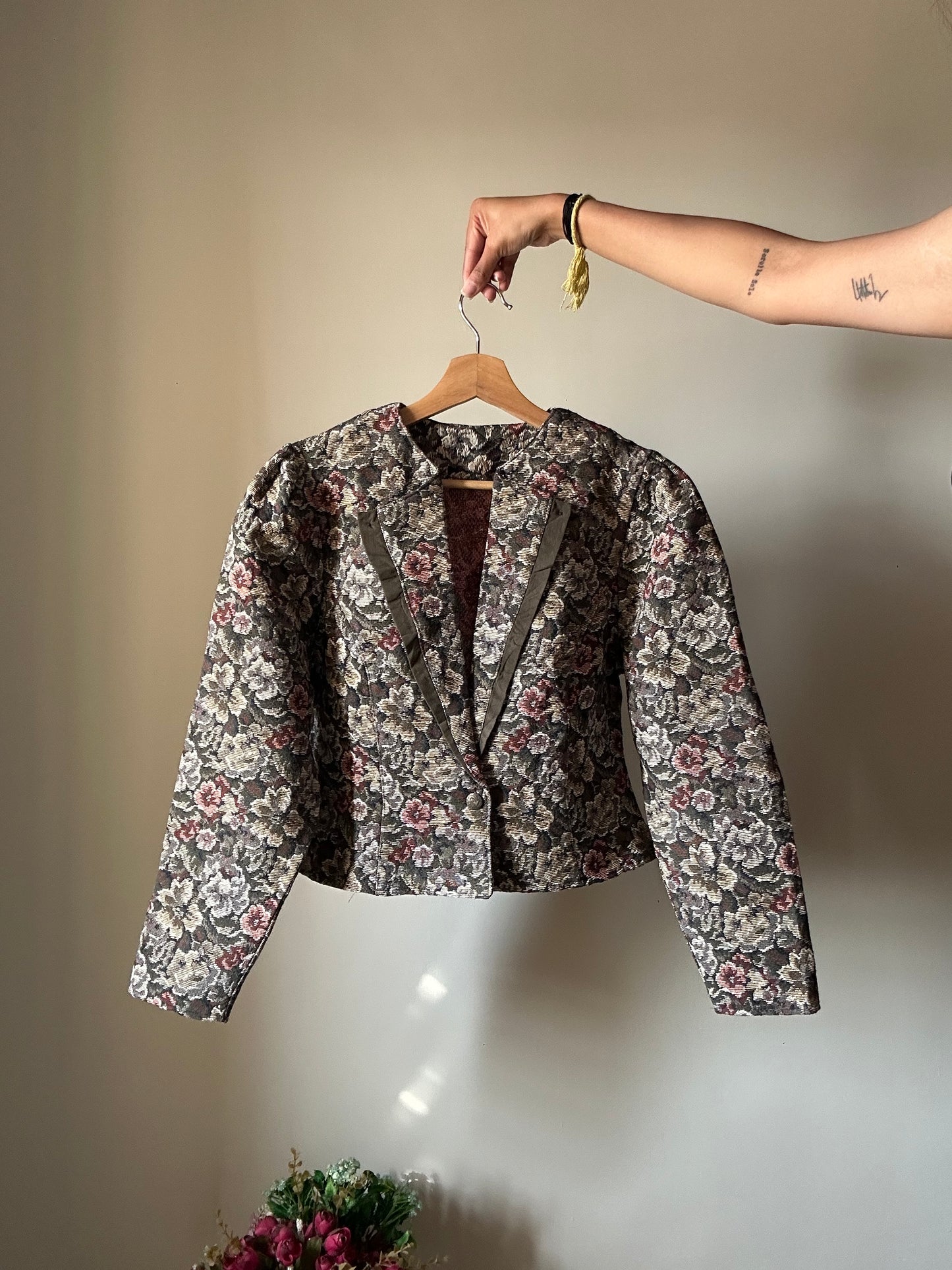 Vintage Floral Suede Collar Detail Cropped Slightly Puff Sleeve Blazer