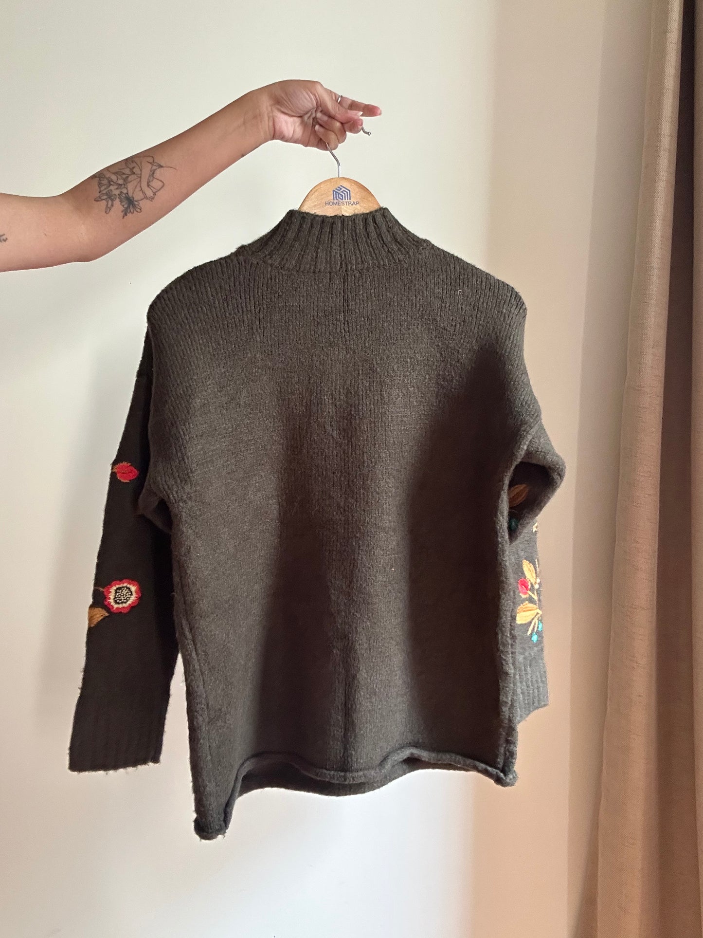 Vintage Clinche Knit Embroidered Pullover