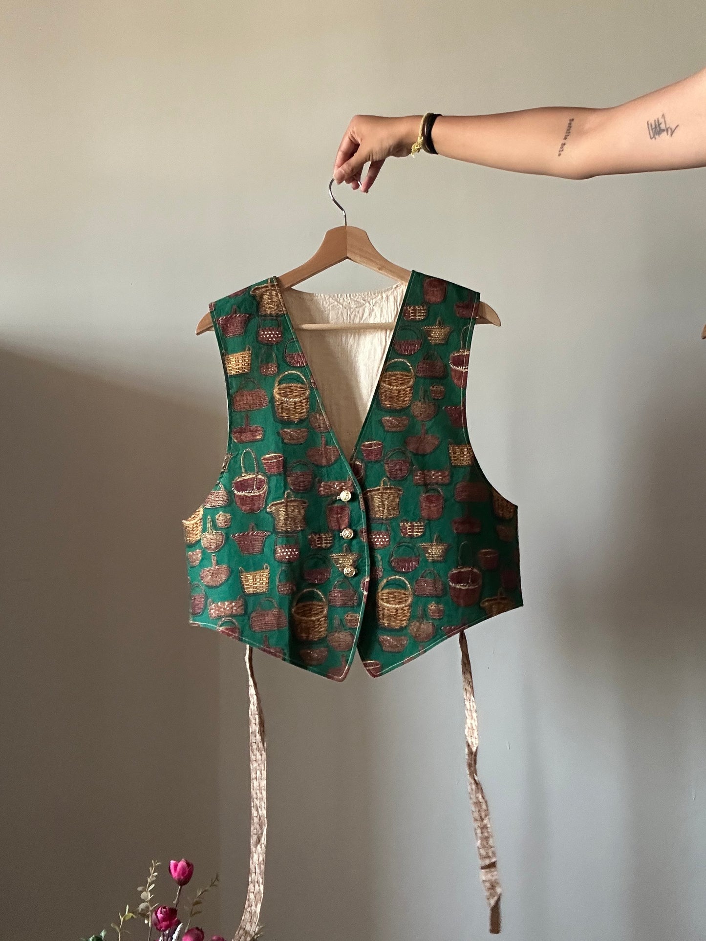 Vintage Basket Print With Gold Print Vest