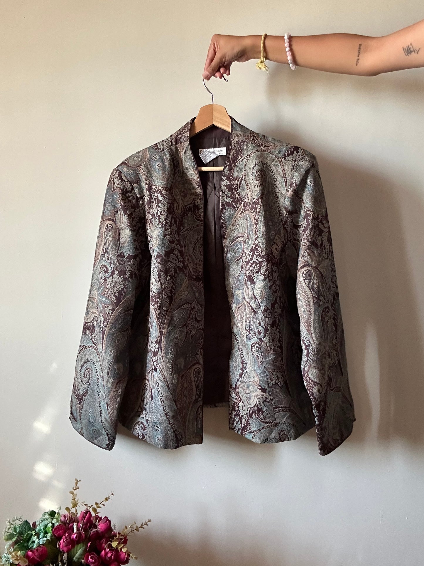 Dressbarn Vintage All Weaved Shaket