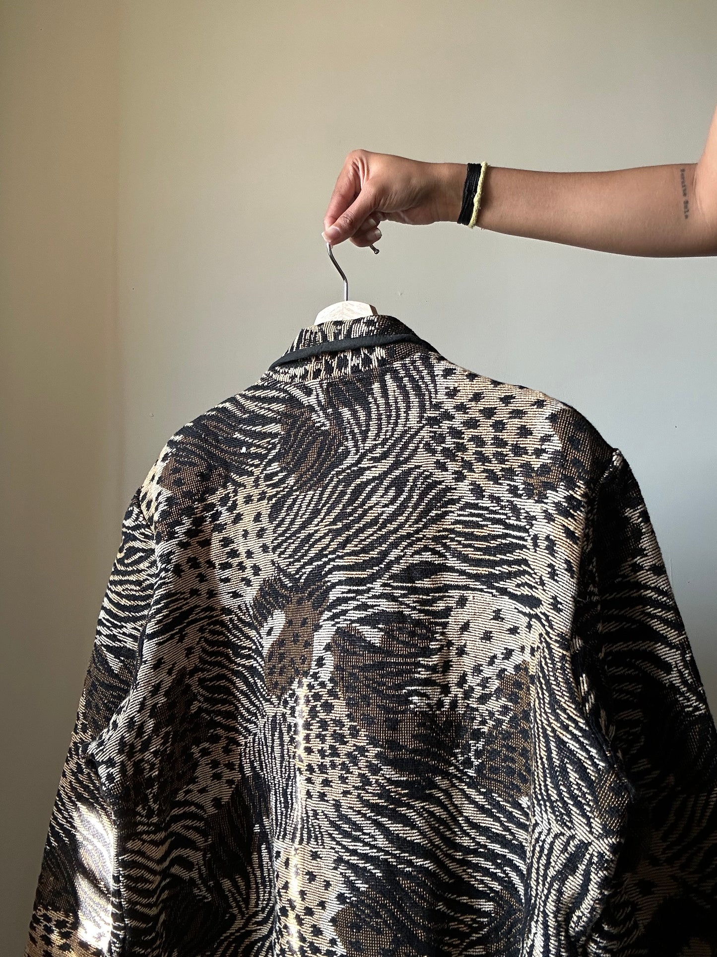 Vintage Fashion Bug Animal Print All Weaved Shaket