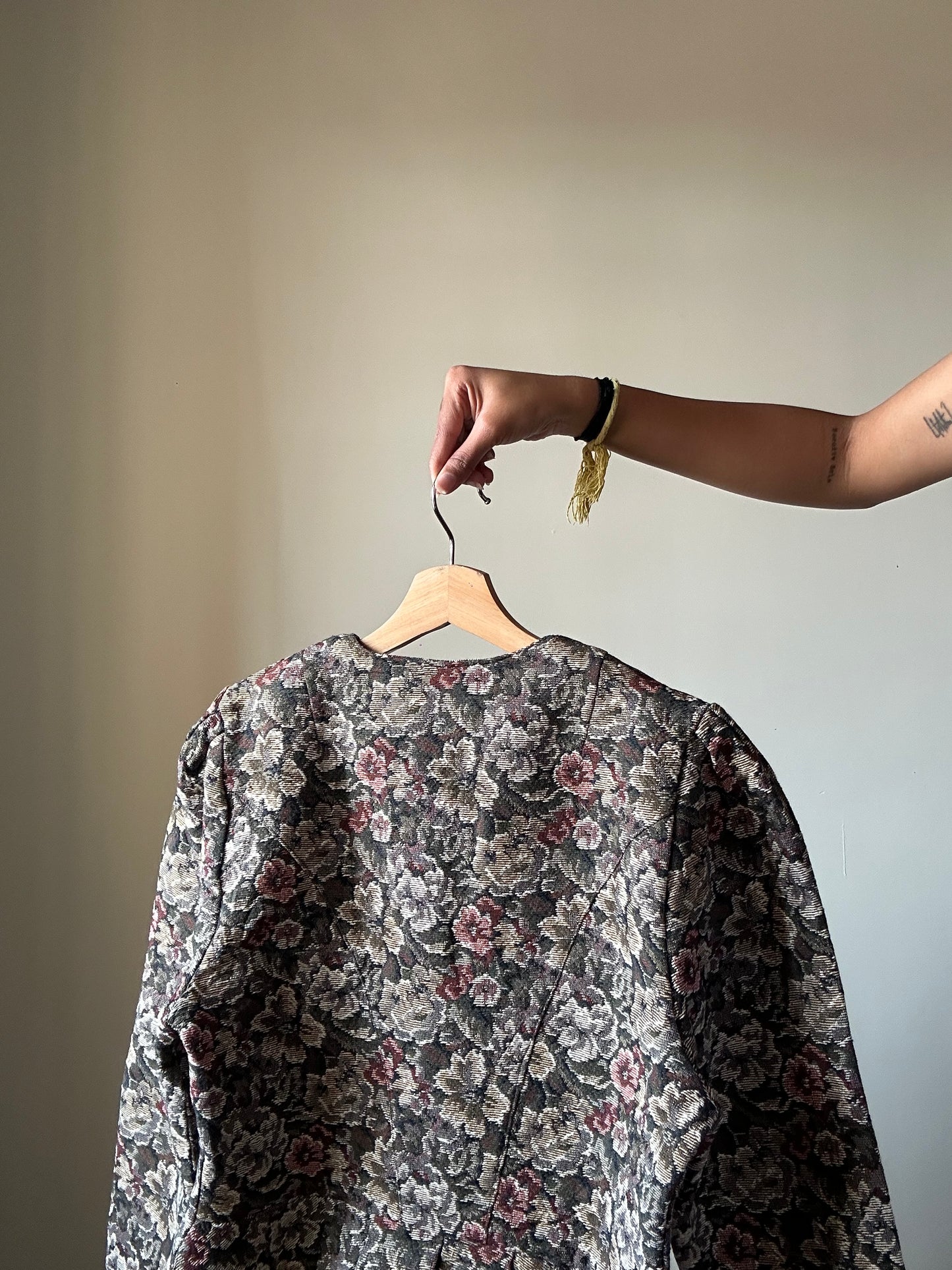 Vintage Floral Suede Collar Detail Cropped Slightly Puff Sleeve Blazer