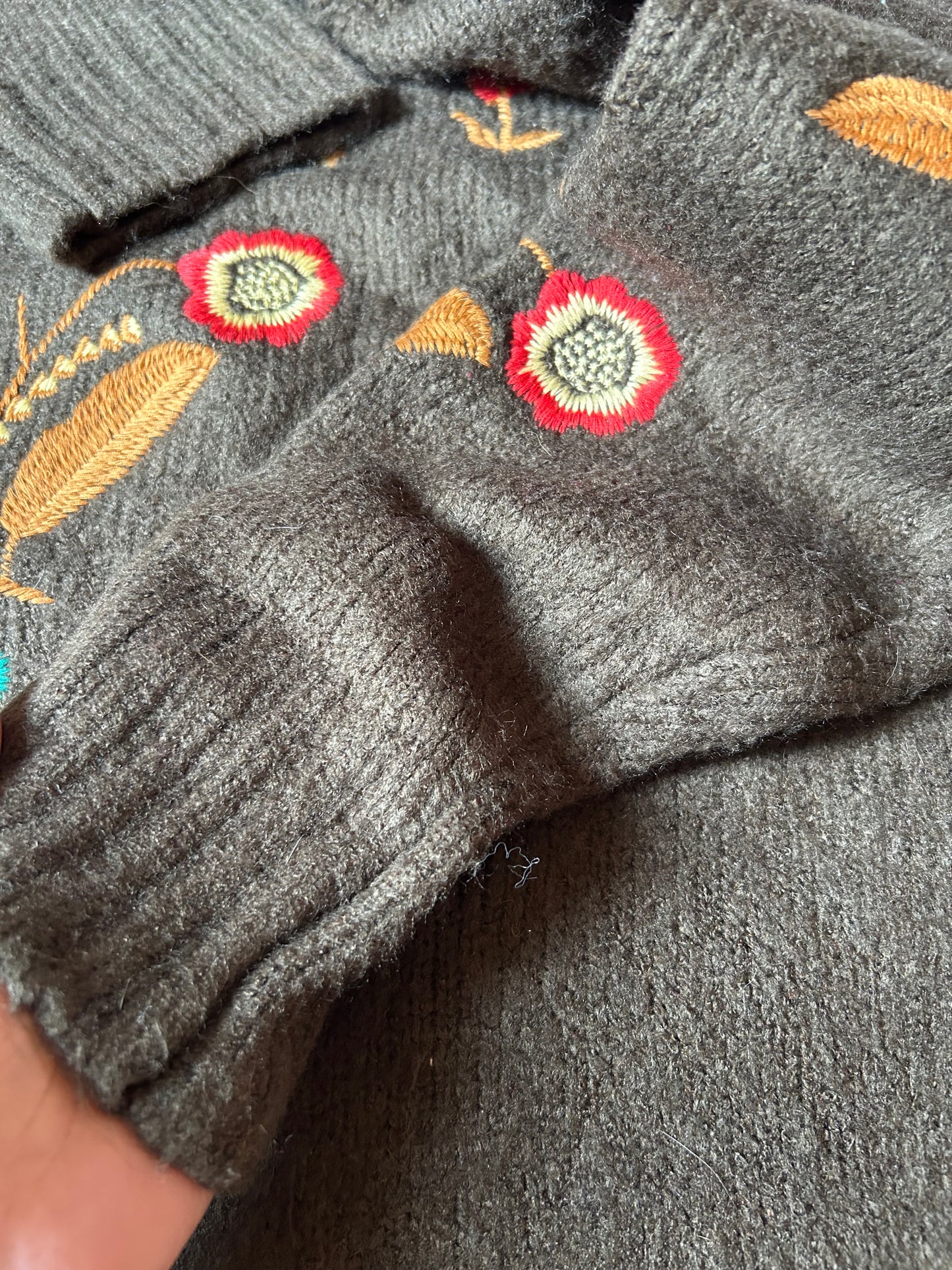 Vintage Clinche Knit Embroidered Pullover