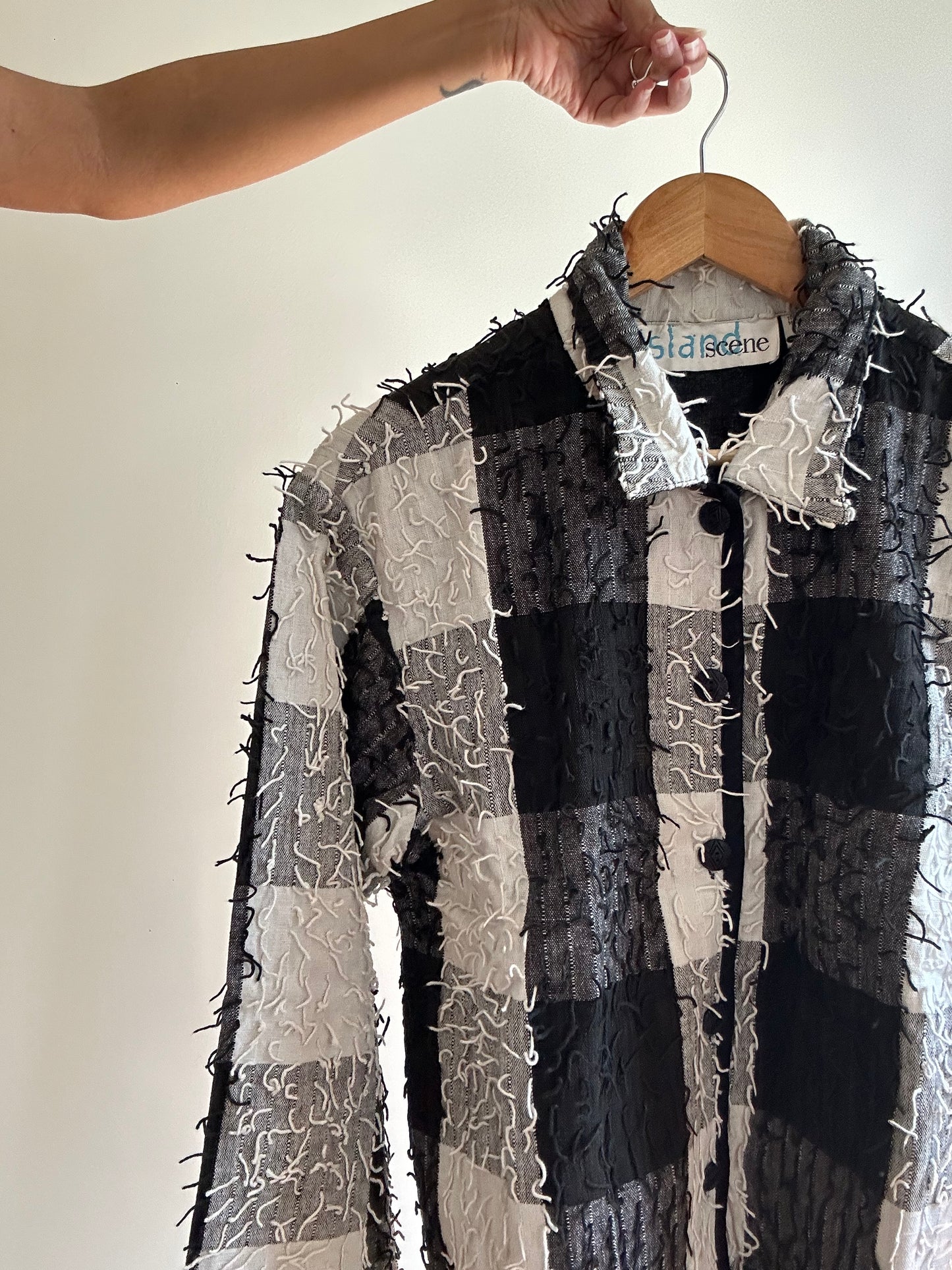 Vintage Island Scene Shaket