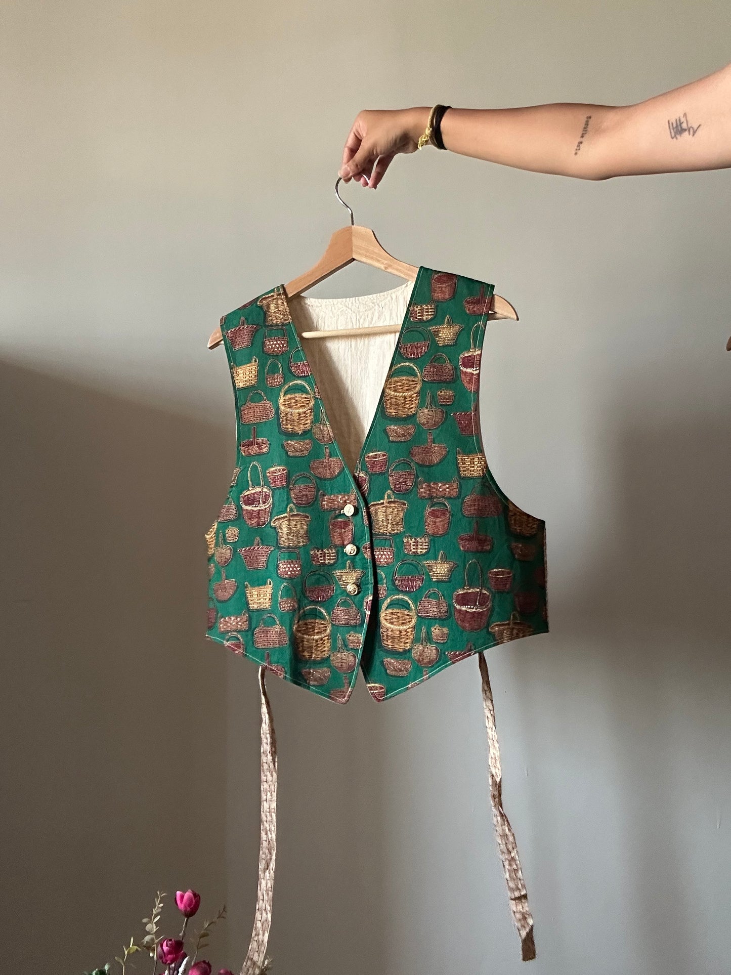 Vintage Basket Print With Gold Print Vest