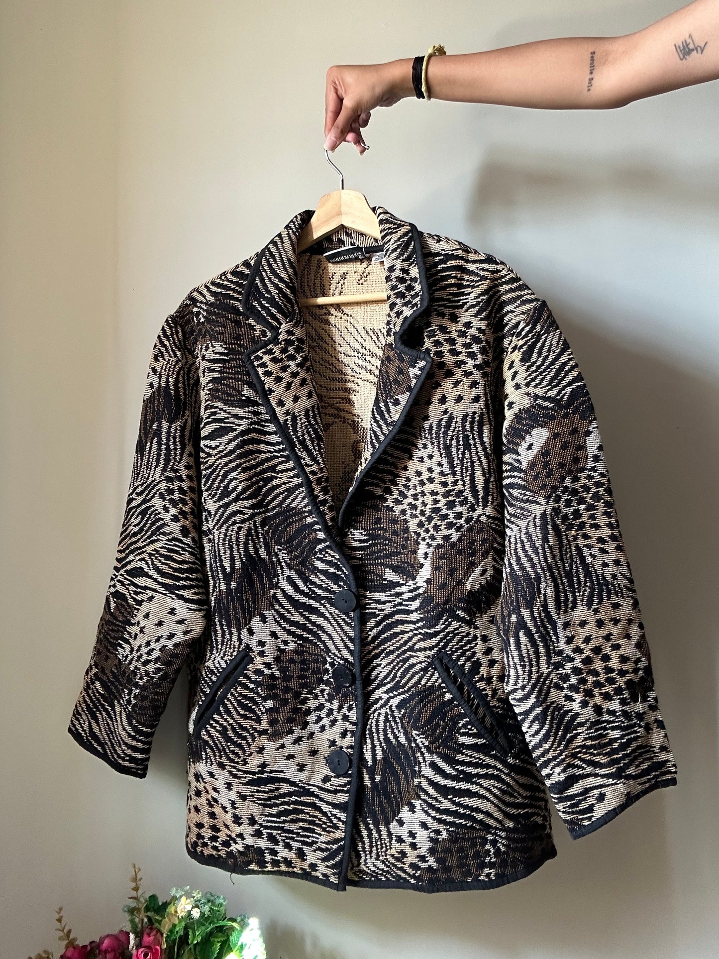 Vintage Fashion Bug Animal Print All Weaved Shaket