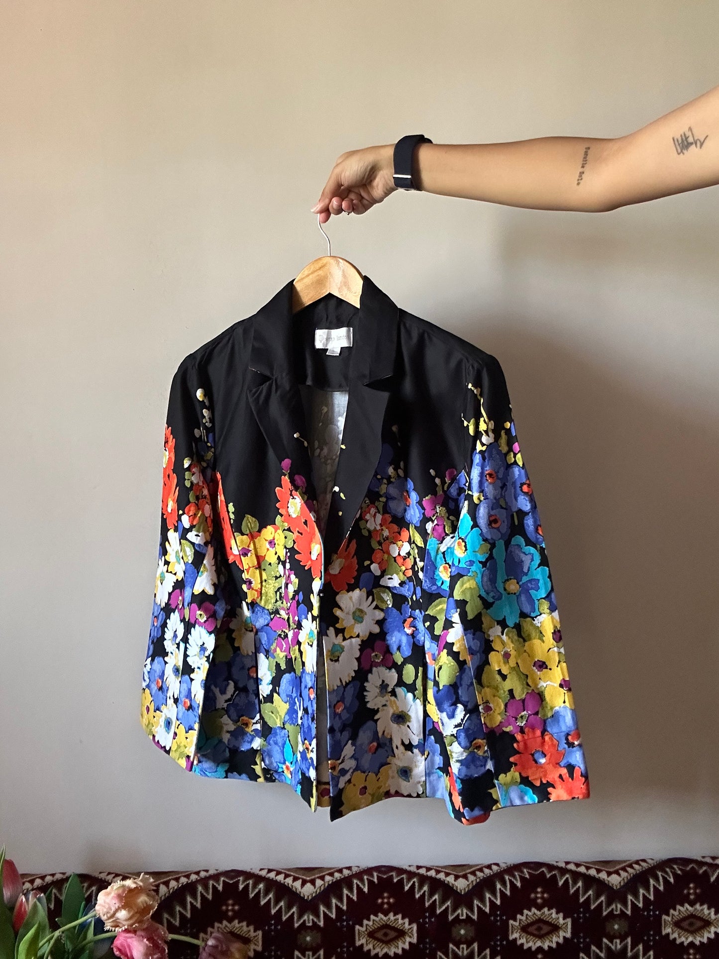Erin London Vintage One Hook Closer Floral Print Shaket