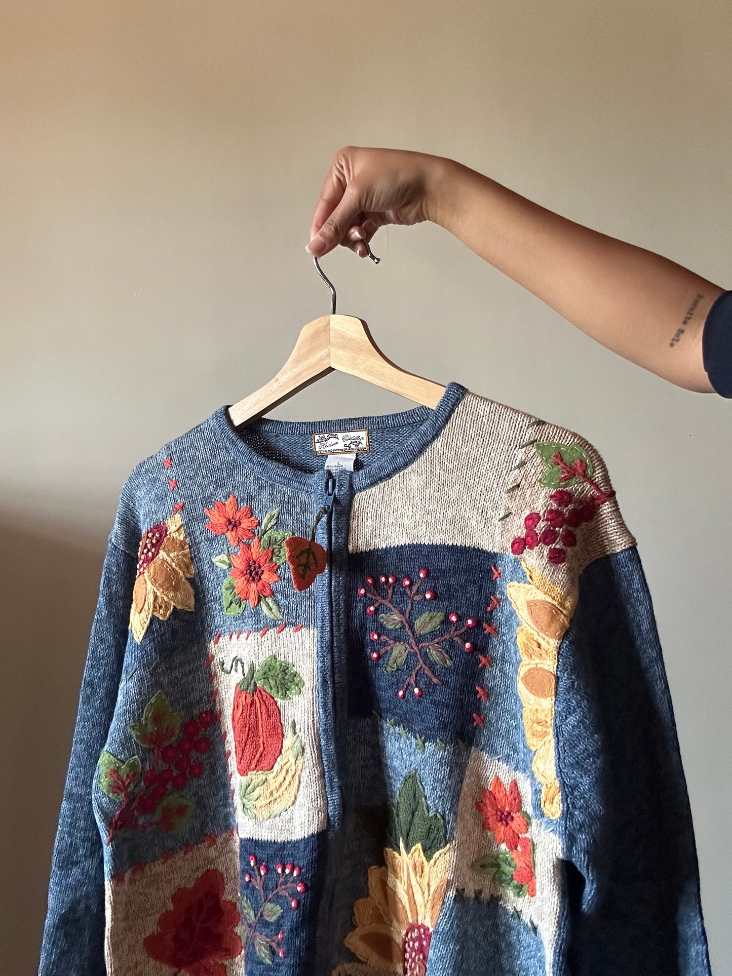 Vintage Heirloom Collectibles Embroidered Knit Cardigan