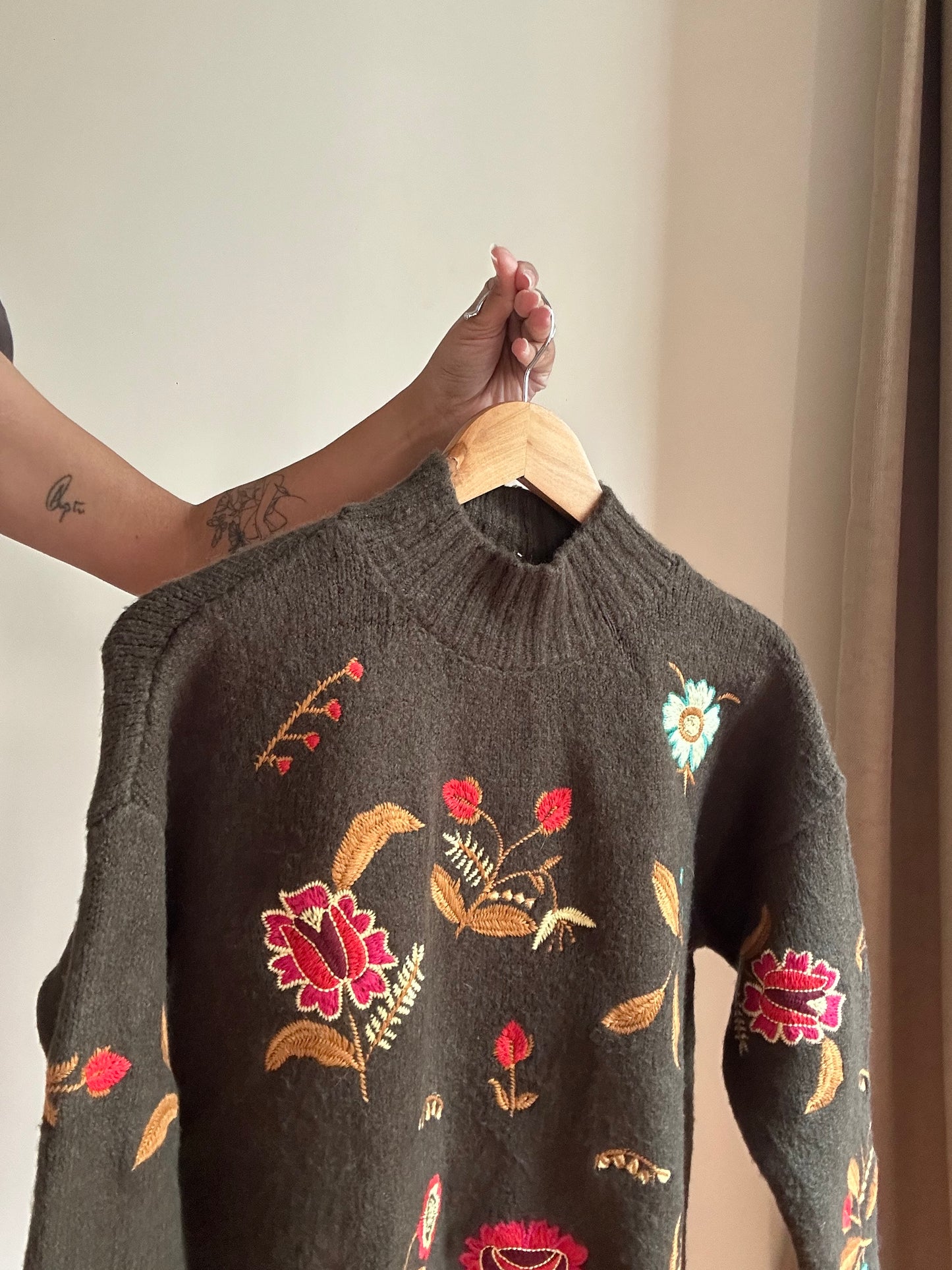 Vintage Clinche Knit Embroidered Pullover