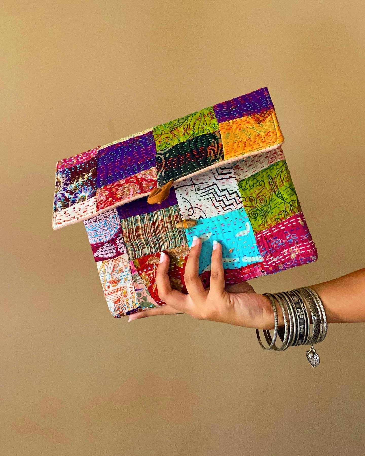 Kamal Pouch